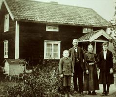 103. August & Mathilda Modig, Västantorp med Anna och David.