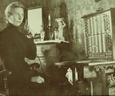 12. Elin Lindgren, Forsberget (telefonstation)