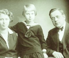159. Läraren Stellan Jonsson, Stjälkhammar med familj.