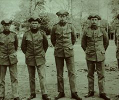 166. Svenska soldater i uniform m. 1910.