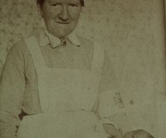 26. Ida Lindblom (barnmorska) med baby.